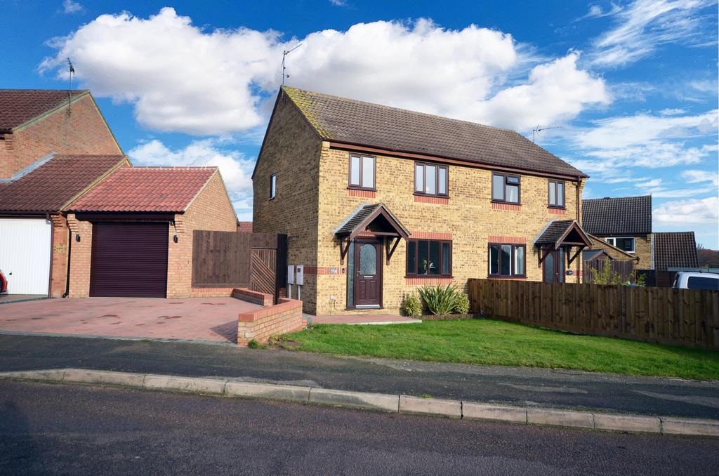 DeFerneus Drive, Raunds 3 bed semidetached house for sale £265,000