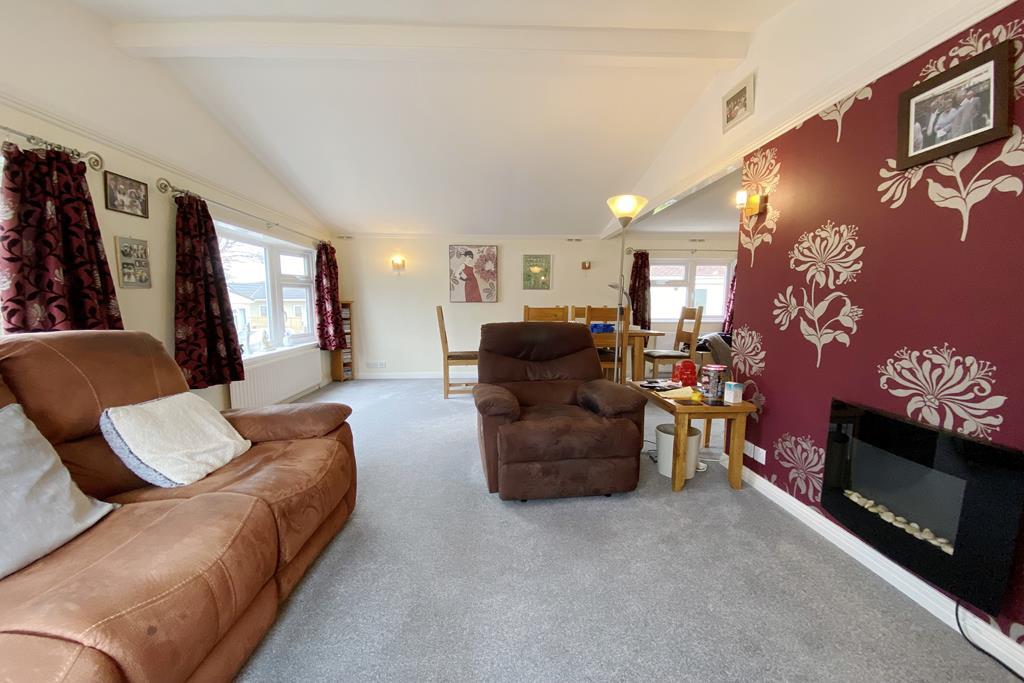 Oaktree Park St Leonards, Ringwood BH24 2RJ 2 bed park home for sale
