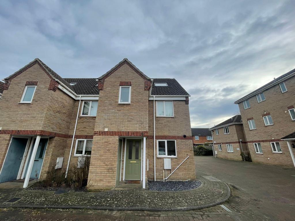 3 bedroom end of terrace house to rent
