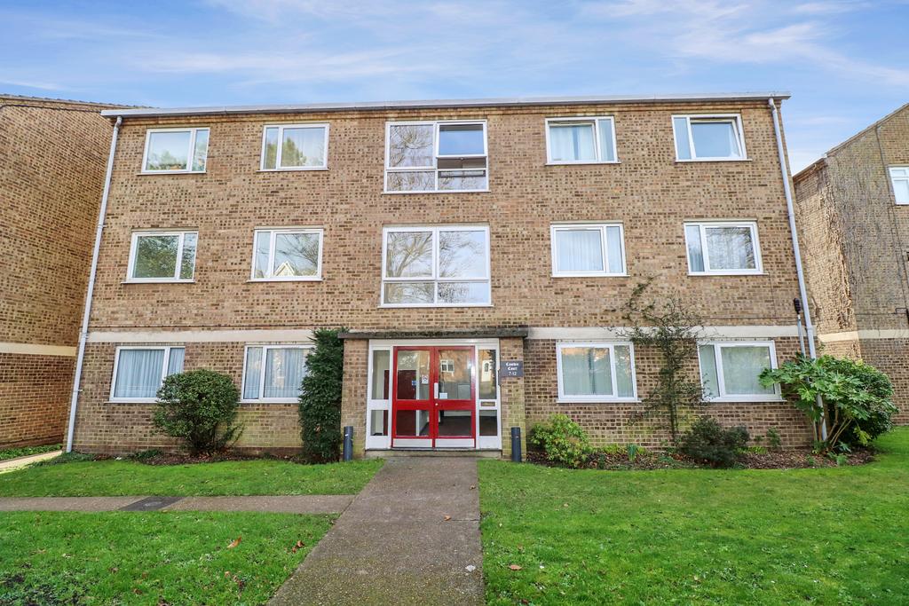 Camden Court, 1 Woolwich Road, Belvedere, Kent, DA17 2 bed flat for sale £250,000
