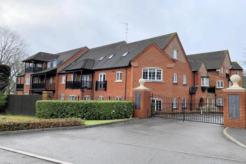 2 bedroom flat for sale, Whincroft Road Ferndown, Dorset BH22 9NS