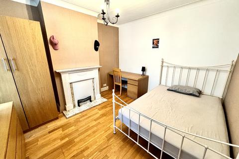 5 bedroom terraced house for sale, Grasdene Road, Plumstead, London, SE18 2AT