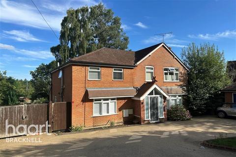 4 bedroom detached house to rent, Long Hill Road, Bracknell, RG12 9UD