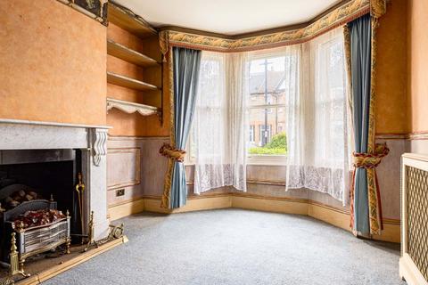 42 Ailsa Avenue, Twickenham, TW1 1NG