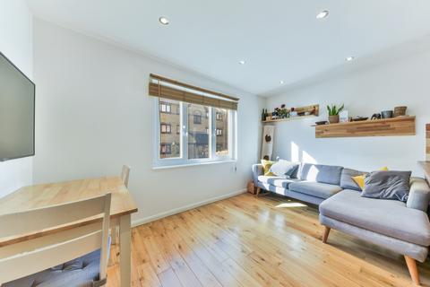 1 bedroom apartment to rent, Transom Square, Isle Of Dogs E14
