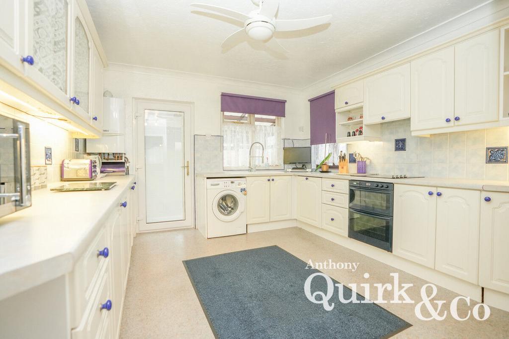 Canvey Island SS8 4 bed semidetached house for sale £350,000