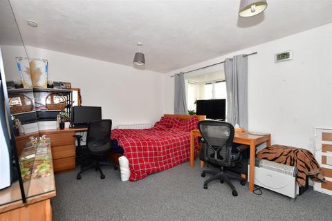 53 Haig Gardens, Gravesend, DA12 1NE