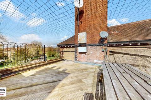 1 bedroom apartment for sale, Brading Crescent, Wanstead, E11