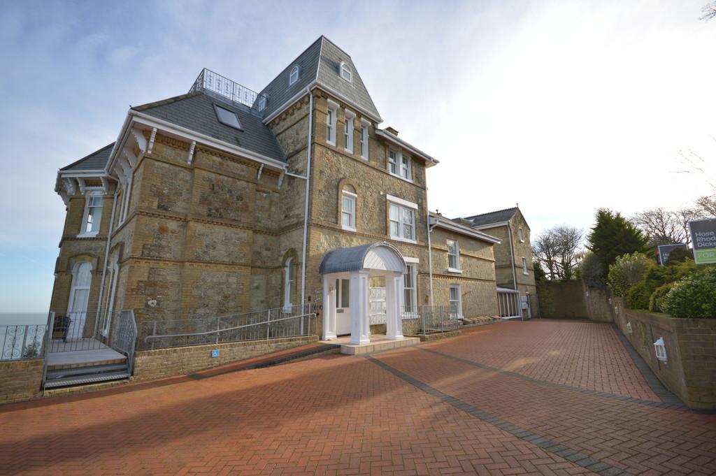 Road, Shanklin 1 bed apartment to rent £775 pcm (£179 pw)
