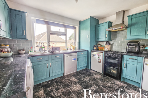 2 bedroom maisonette for sale, Meynell Road, Romford, RM3