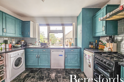 2 bedroom maisonette for sale, Meynell Road, Romford, RM3