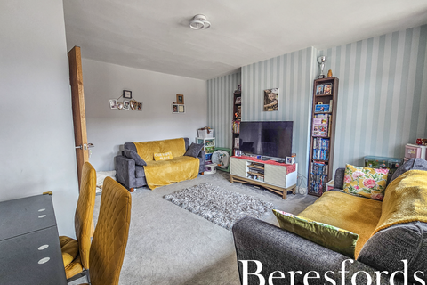 2 bedroom maisonette for sale, Meynell Road, Romford, RM3
