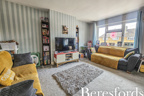 2 bedroom maisonette for sale, Meynell Road, Romford, RM3