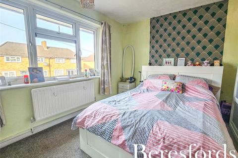 2 bedroom maisonette for sale, Meynell Road, Romford, RM3