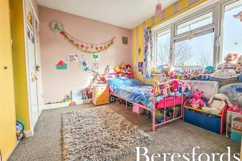 2 bedroom maisonette for sale, Meynell Road, Romford, RM3