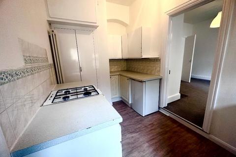 2 bedroom flat to rent, Langdon Road, Bromley, Kent, BR2 9JS