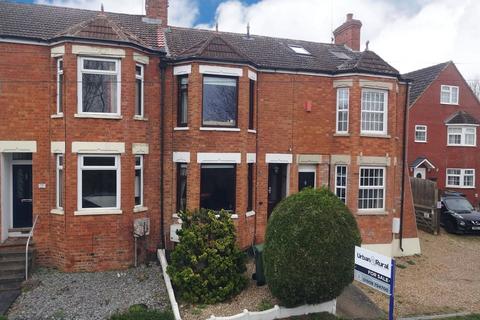 3 bedroom terraced house for sale, London Road, Newport Pagnell, Buckinghamshire, MK16