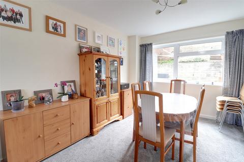 37 Castle Meadows, Launceston, PL15 7DZ