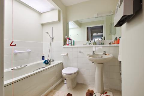 2 bedroom flat for sale, Fairfield Road, East Grinstead, RH19
