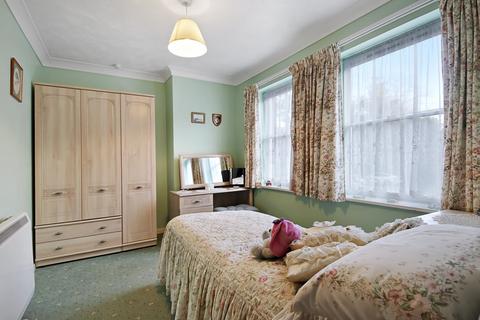 2 bedroom flat for sale, Fairfield Road, East Grinstead, RH19