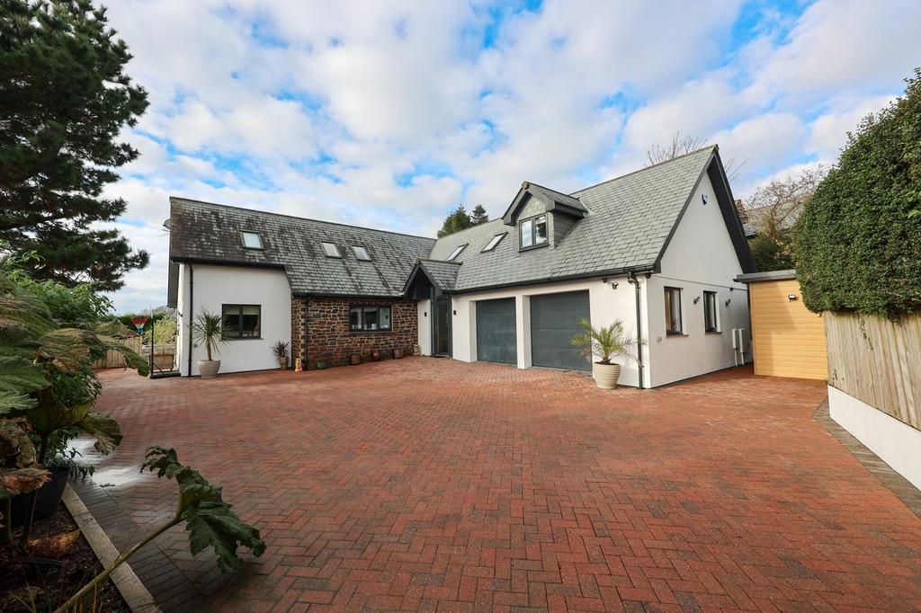 Coombe Road, Lanjeth, St Austell, PL26 4 bed detached house for sale £695,000