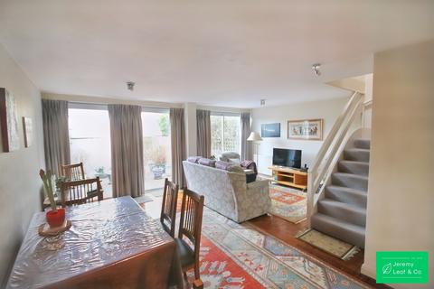 4 bedroom terraced house for sale, Woodside Park Road, London, N12