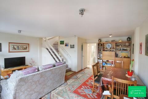 76 Woodside Park Road, London, N12 8RY
