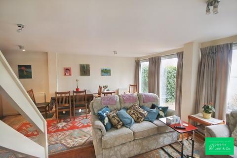 76 Woodside Park Road, London, N12 8RY