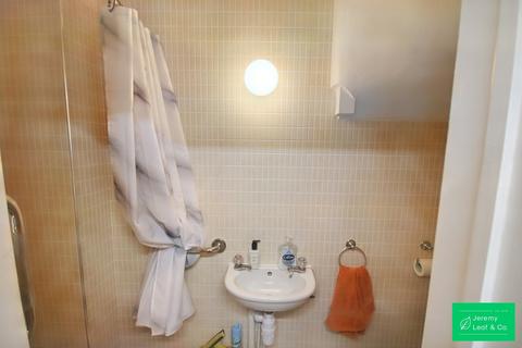 76 Woodside Park Road, London, N12 8RY
