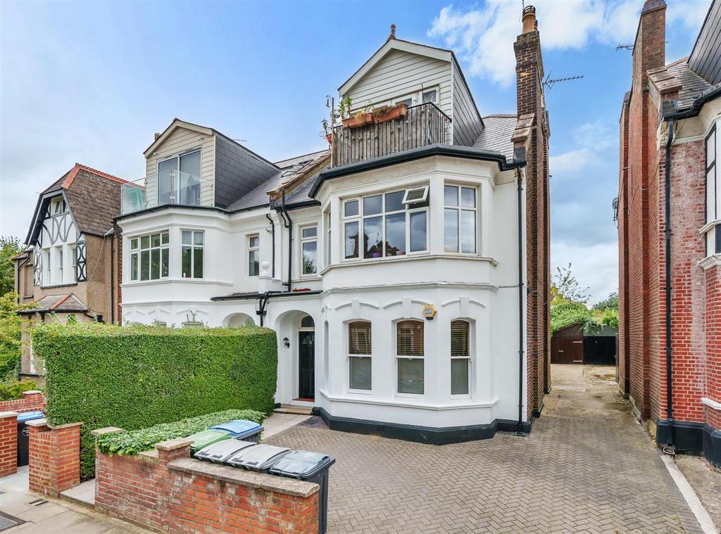 Blenheim Gardens, London NW2 3 bed flat £899,950