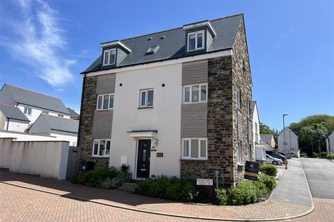 18 Aglets Way, St Austell, PL25 4GA