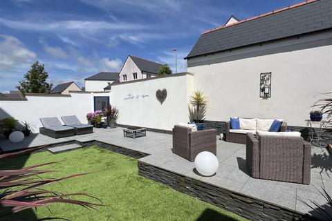18 Aglets Way, St Austell, PL25 4GA