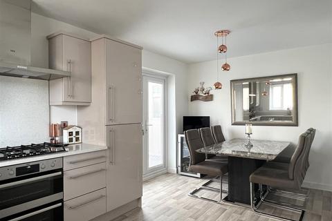 18 Aglets Way, St Austell, PL25 4GA