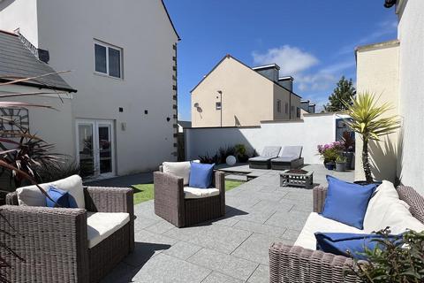 18 Aglets Way, St Austell, PL25 4GA