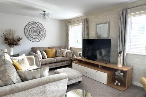 18 Aglets Way, St Austell, PL25 4GA
