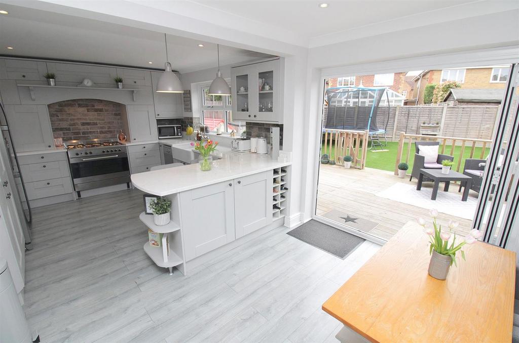 Jarvis Road, Canvey Island 4 bed detached house for sale £490,000