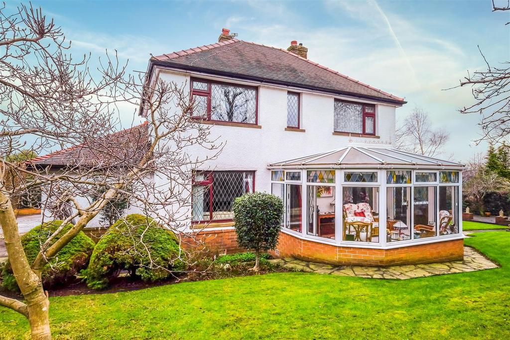 Westridge Drive, Huddersfield 3 bed detached house for sale £400,000