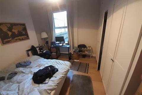 3 bedroom flat to rent - Fulham Palace Road, London