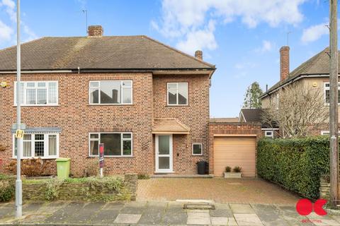 13 Manor Crescent, Hornchurch, RM11 2EH