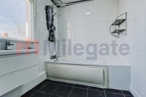 1 bedroom flat to rent - North Road, Westcliff-On-Sea SS0