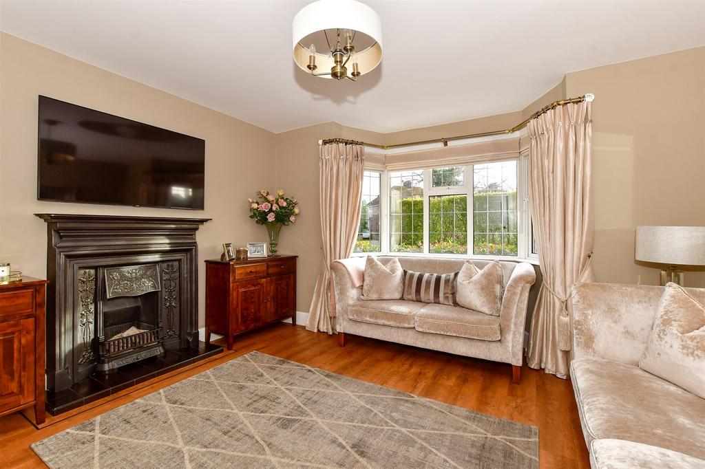 Millmead Avenue, Cliftonville, Margate, Kent 3 bed link detached house