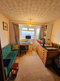 4 bedroom semi-detached house to rent, Bristol BS11