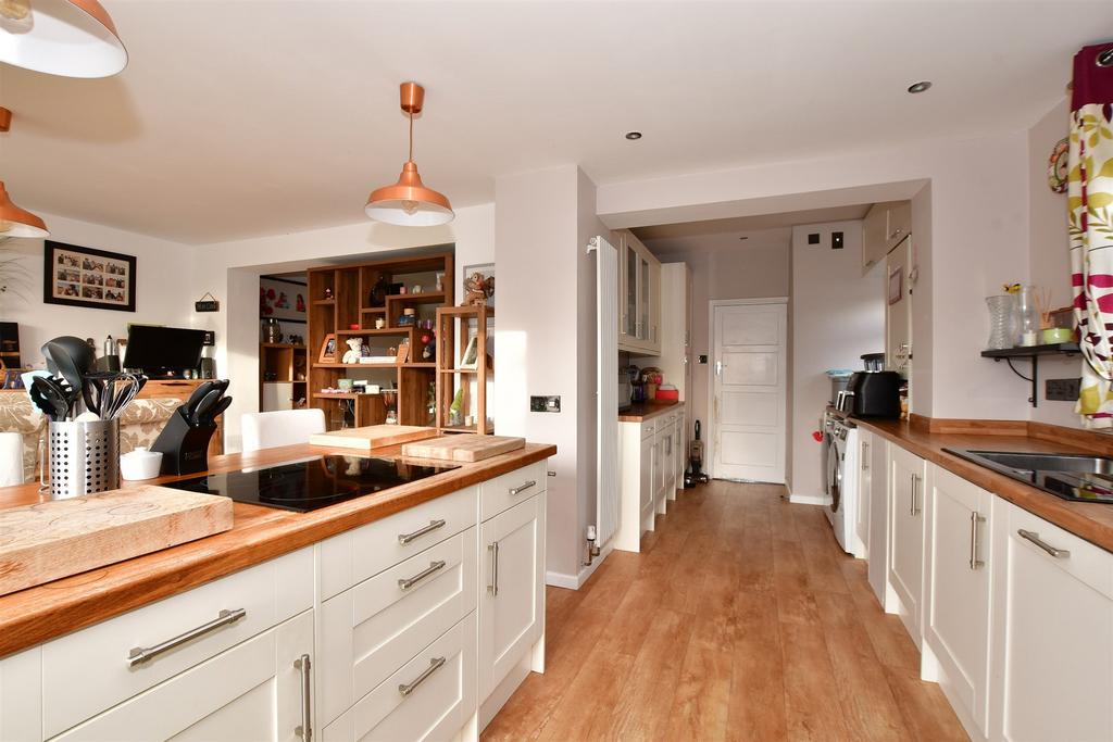 Kitchen/ Dining Area