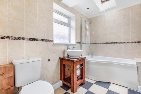 23 Latchmere Close, Richmond, TW10 5HQ