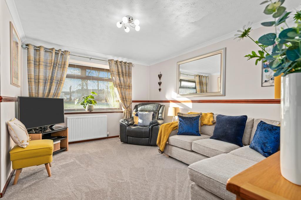 Maple Avenue, Stenhousemuir FK5 3 bed detached bungalow for sale £228,000