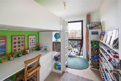 2 bedroom flat for sale, Waterfront House, Harry Zeital Way, London, E5