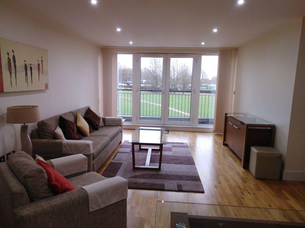 Green View Court, School Mead, Abbots Langley WD5 2 bed flat £1,600 pcm (£369 pw)