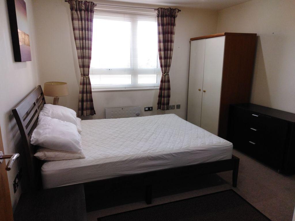 Green View Court, School Mead, Abbots Langley WD5 2 bed flat £1,600 pcm (£369 pw)
