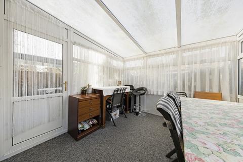 6 Saxon Dale, Kettering, NN16 9JN
