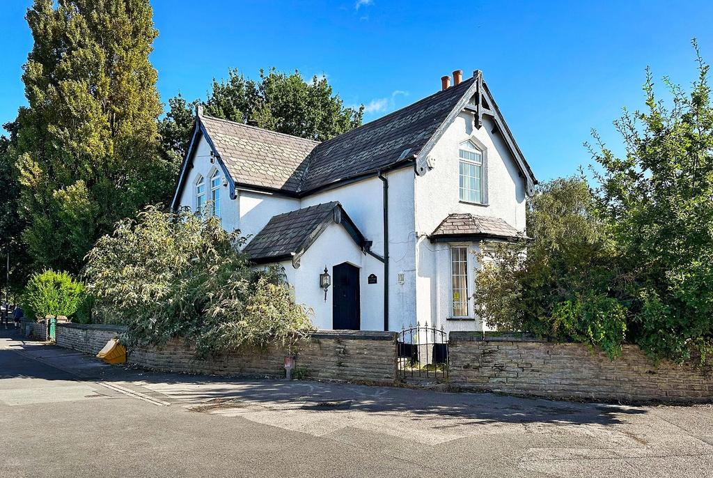 Moss Lane, Timperley 4 bed detached house for sale £600,000